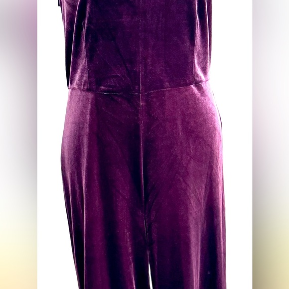 Laundry by Shelli Segal velvet one piece holiday jumpsuit (small) - Picture 3 of 8